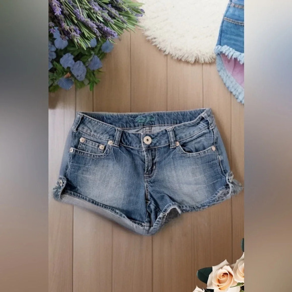 Guess/ Jean shorts/ Distressed/  Size US 29 - Picture 2 of 11